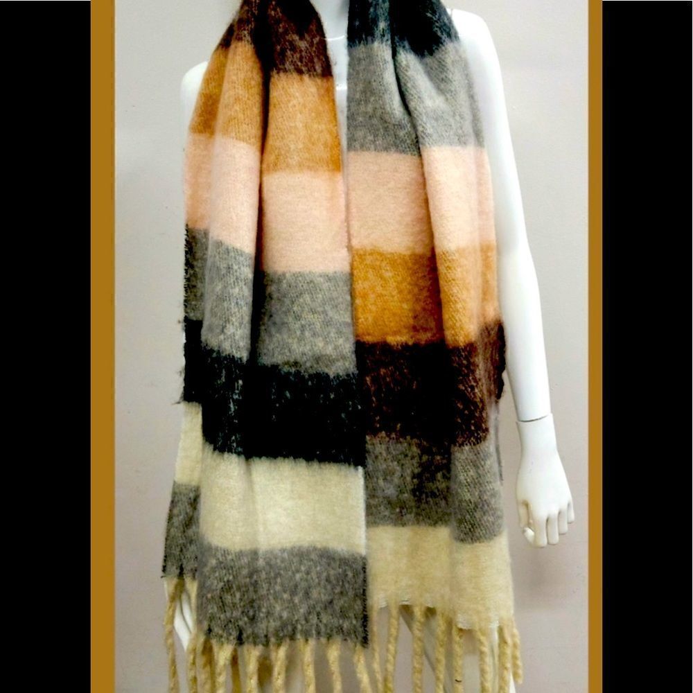 Oversized long winter fringe